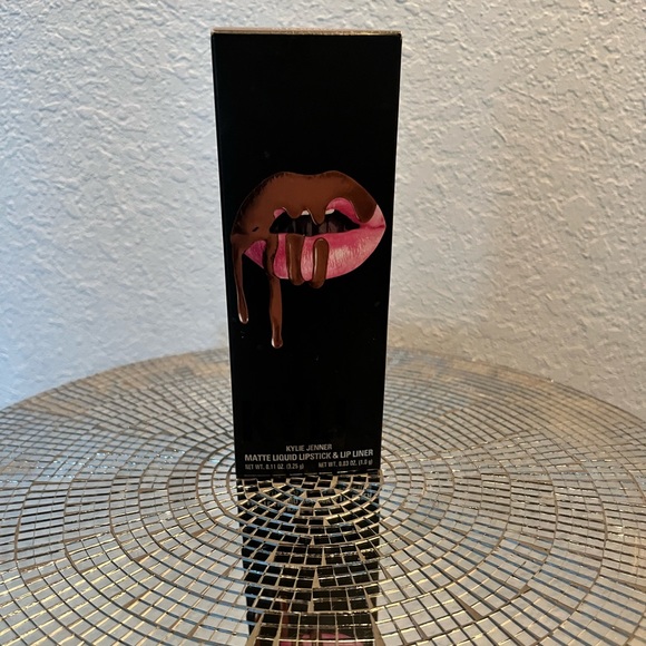 KYLIE JENNER MATTE LIQUID LIPSTICK & LIP LINER!!